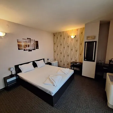 Opalchenets за гости и парти зала Szálloda 2*